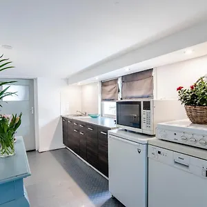 Jade & Ruby Apartment